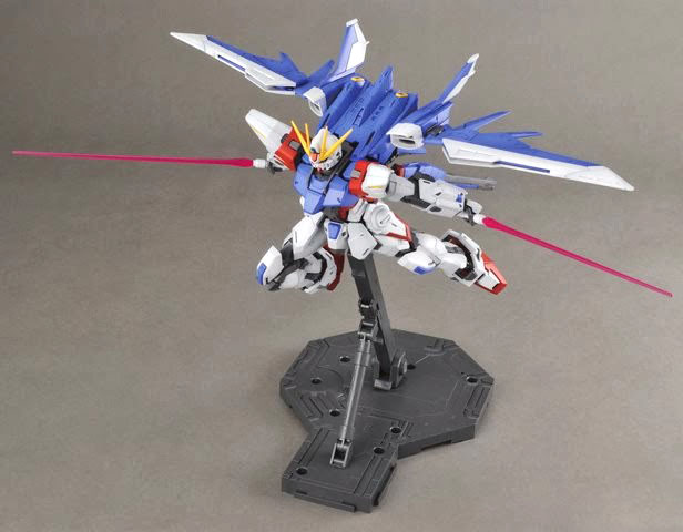 MG Build Strike Gundam Full Package - Click Image to Close
